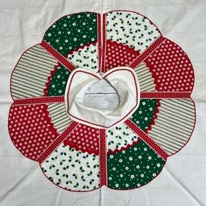 Vintage scallop Christmas tree skirt